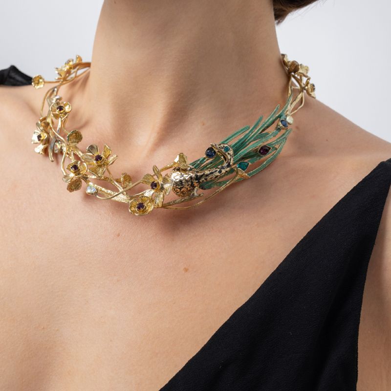 Woman wearing the Plume peacock collar necklace with golden branches, flowers, green patina feathers and colorful crystals, Savage Flora