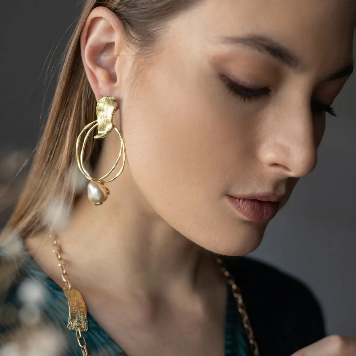 Handmade bronze circle earrings with cream resin detail by Kalliope Jewelry