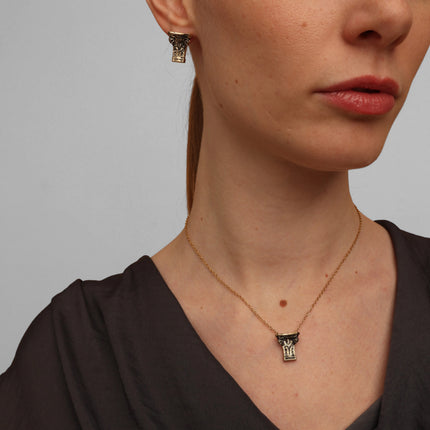 Doricus Necklace